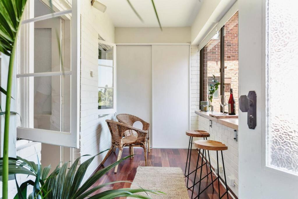 Vintage 2br Cbd W/river View *